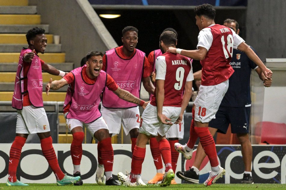 的坚持让人 的坚持让人