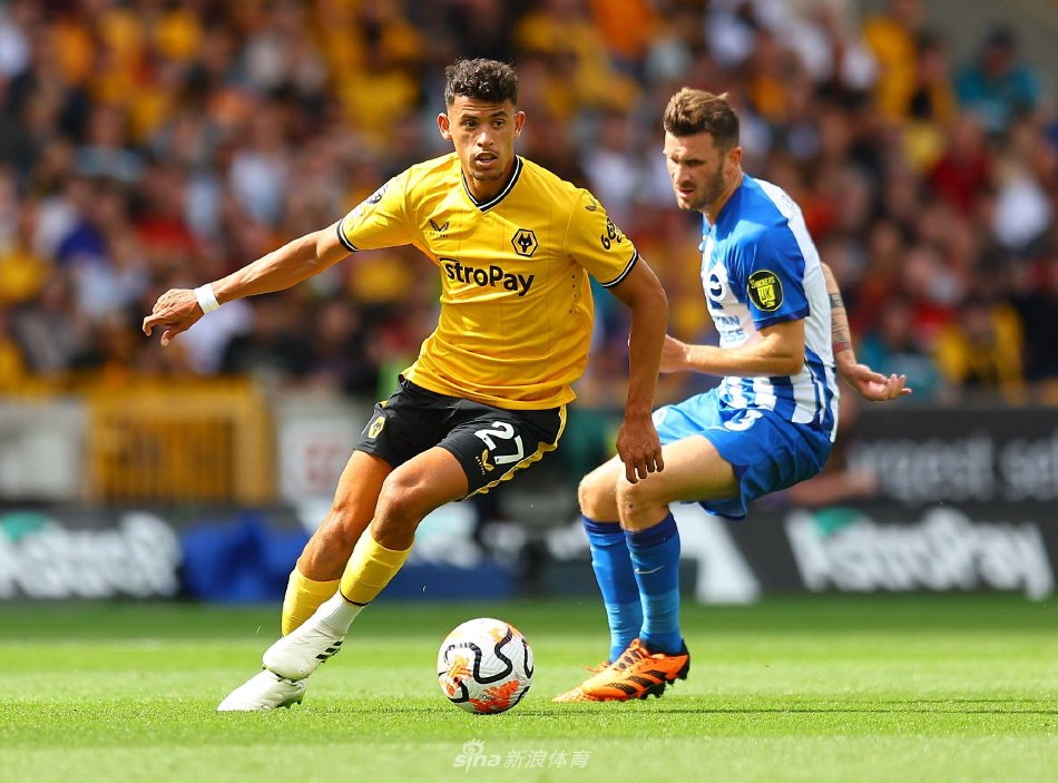 足球比赛中 足球比赛中